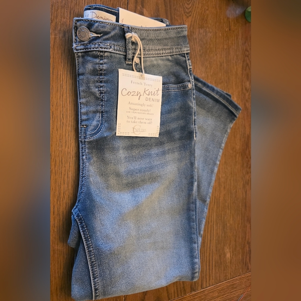Cato Est 1946 Denim Cozy Knit Skinny Crop Sz 4 NWT